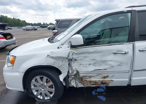 2016 Chrysler Town & Country Touring z USA, uszkodzony, nr VIN 2C4RC1BGXGR222379